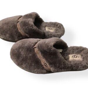 UGG Cozy Women's Slippers - Size 9